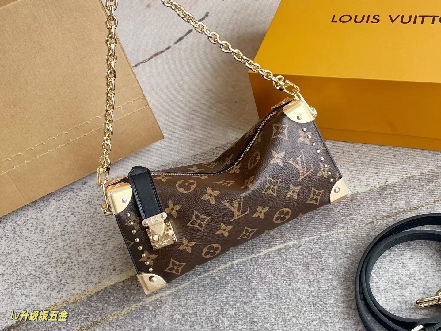 Tote bag shoulder bag Specification: 24*12*5cm