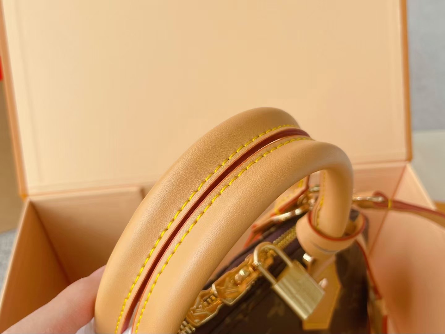 Shell size tote bag shoulder bag Specification: 25*17*121cm