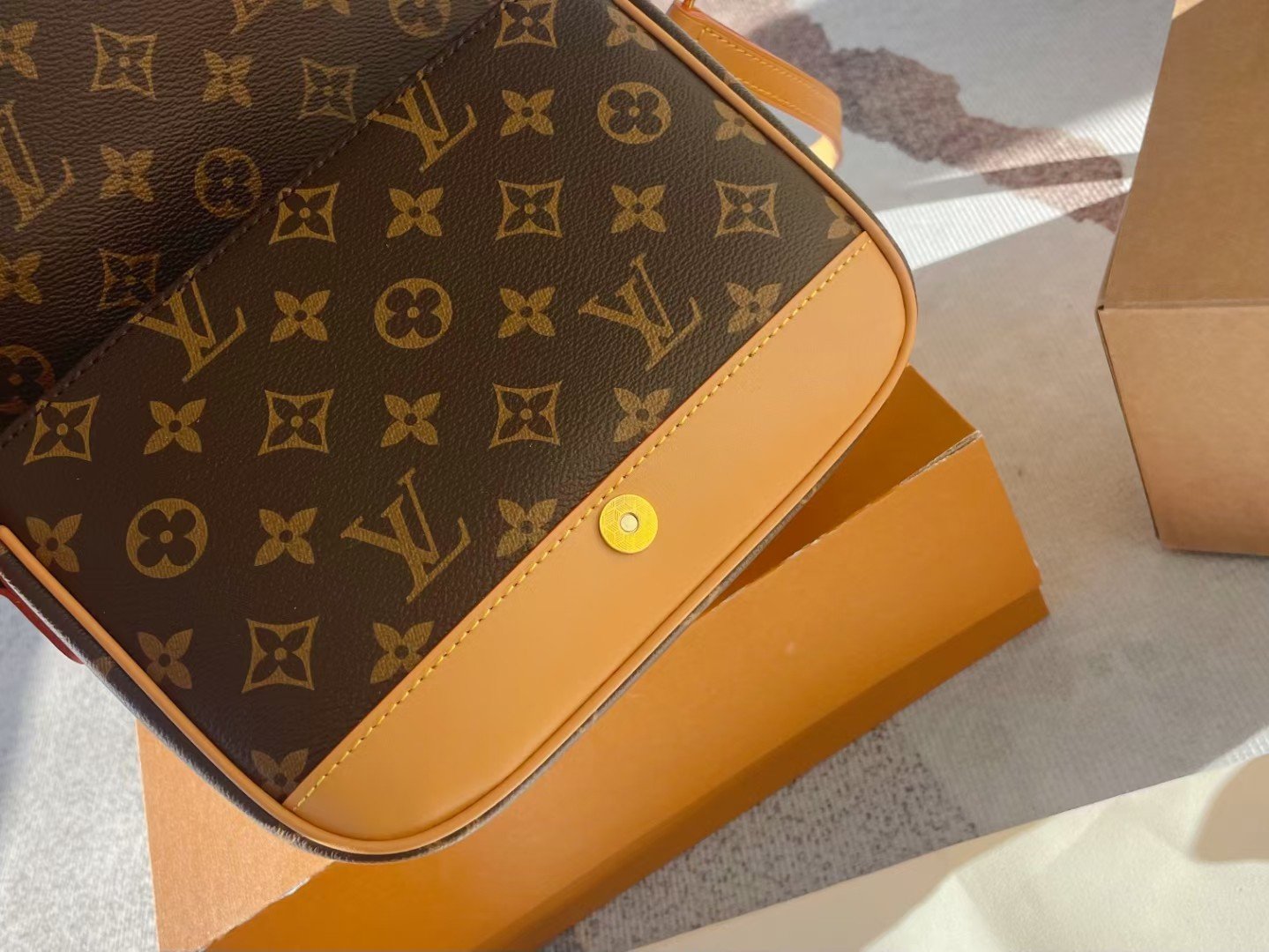 New cover, small tofu tote bag shoulder bag Specifications: 22*17*-8cm ...