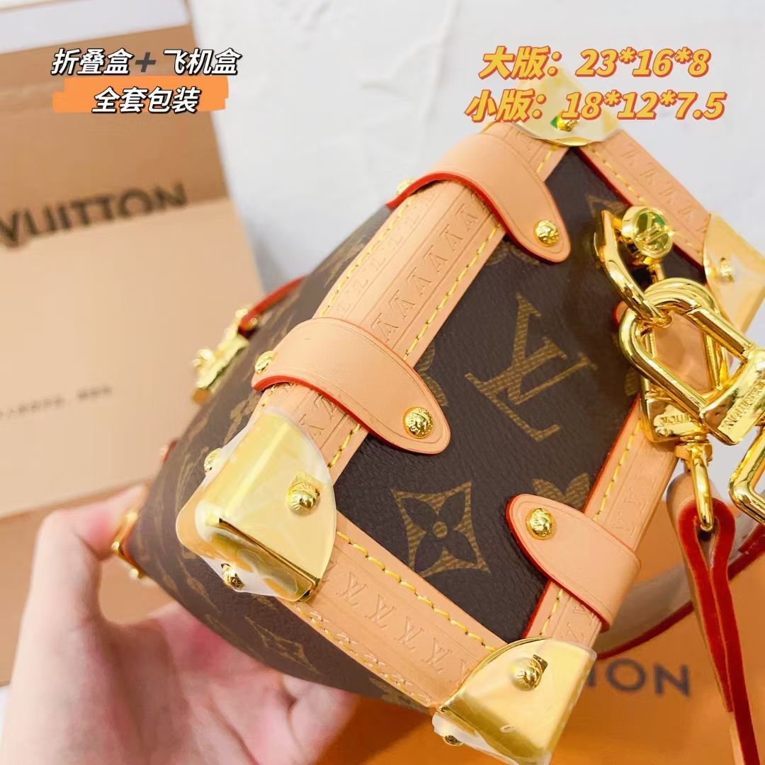 Handbag shoulder bag specifications: 18*12*8cm