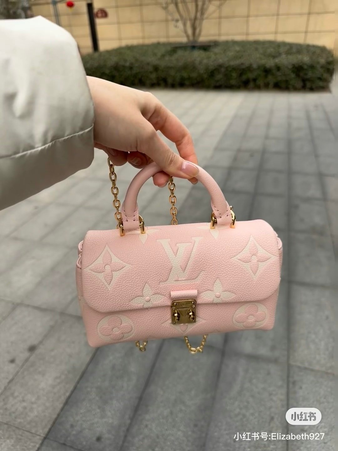 Shoulder bag handbag specifications: 12.5*6*21cm