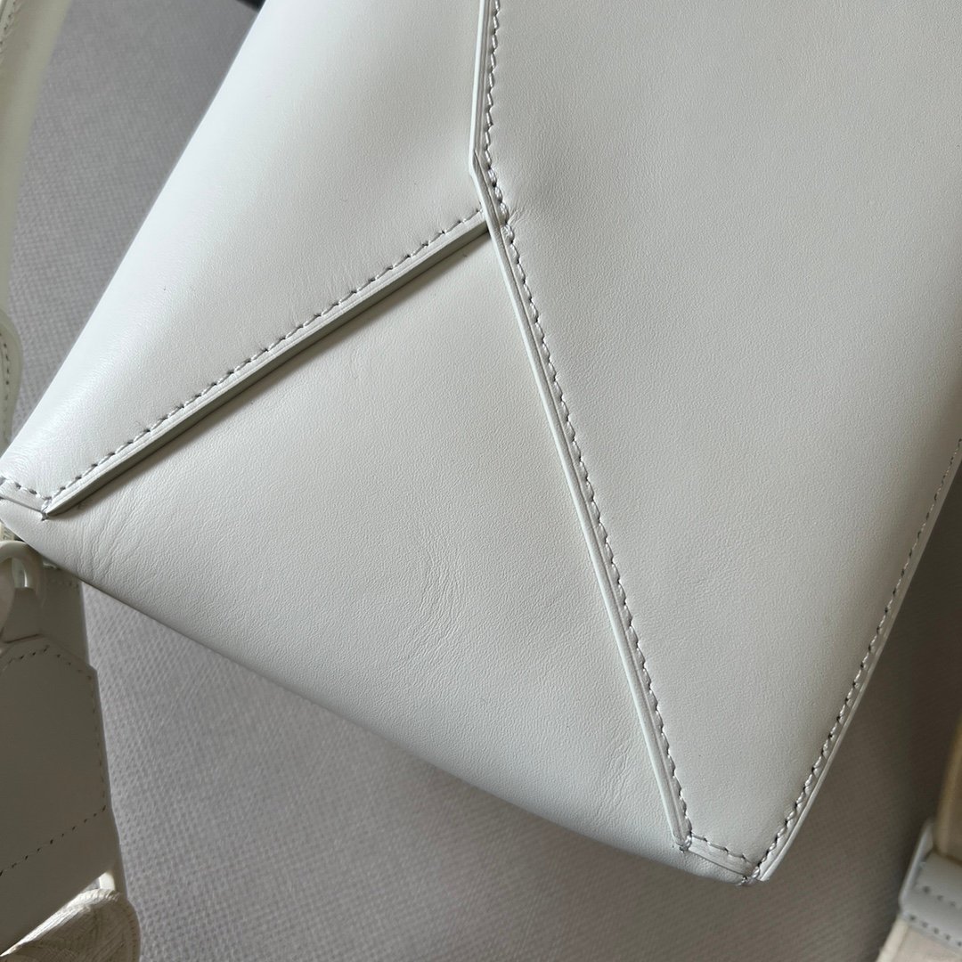 Handbag/Shoulder Bag Size 24*10.5*16CM