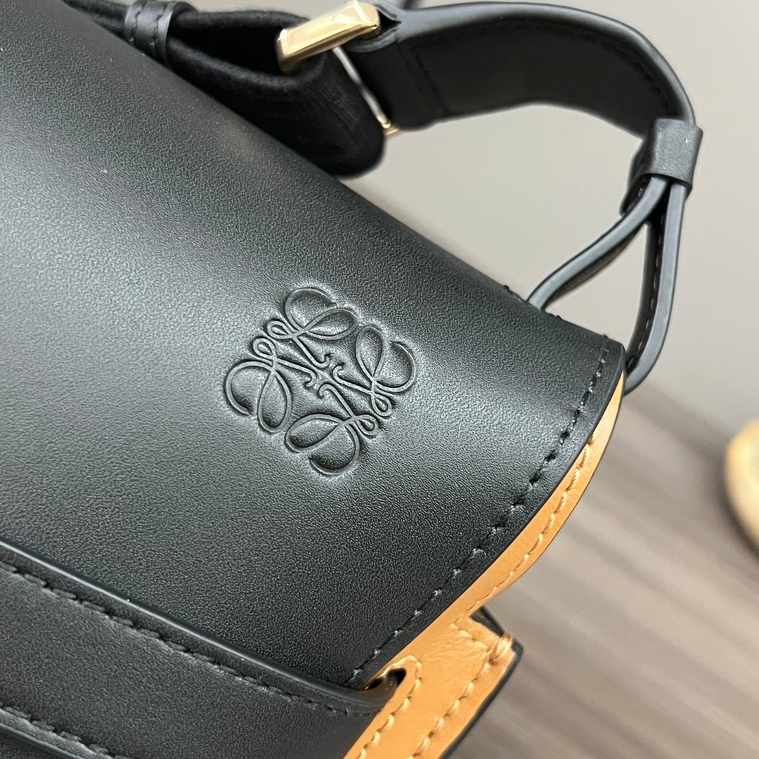 Handbag/Shoulder Bag Size 20*19*11.5 cm