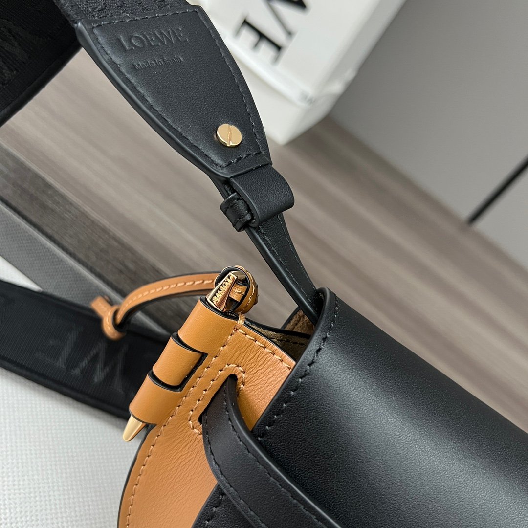 Handbag/Shoulder Bag Size 21x12.5x9.5cm