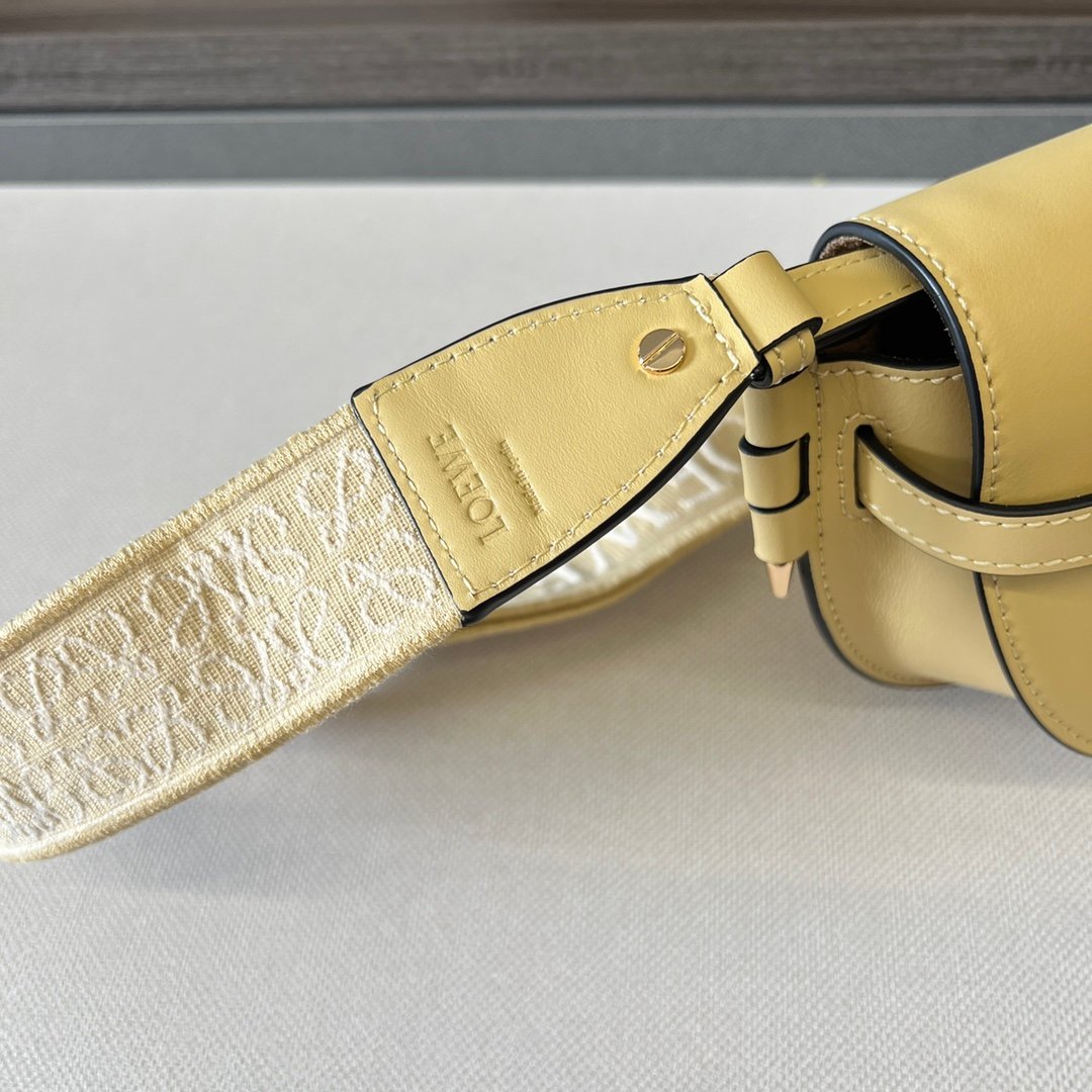 Handbag/Shoulder Bag Size 21x12.5x9.5cm