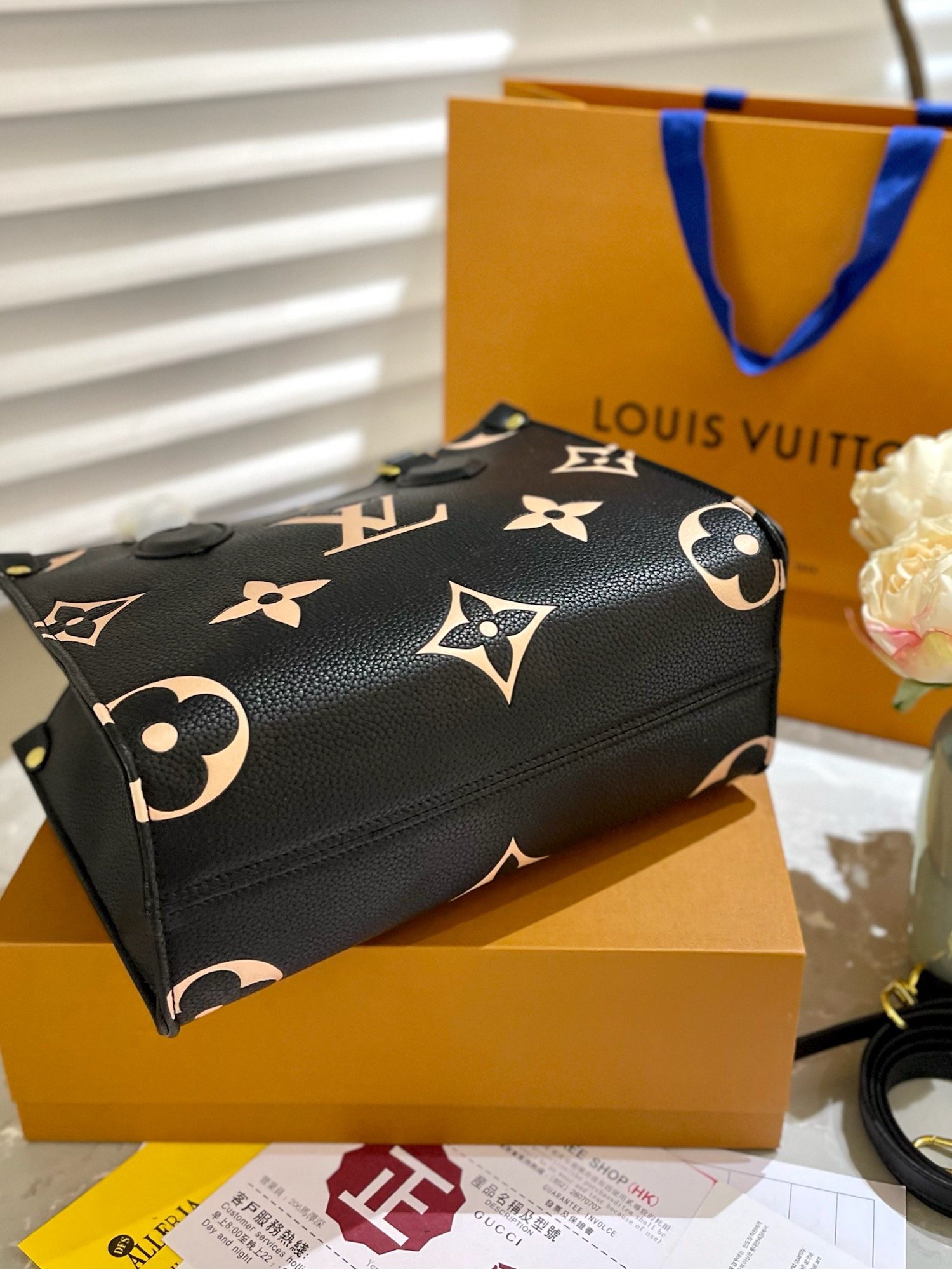 Premium Embossed Embossed Shopping Bag Specifications: 25*11*19 CM