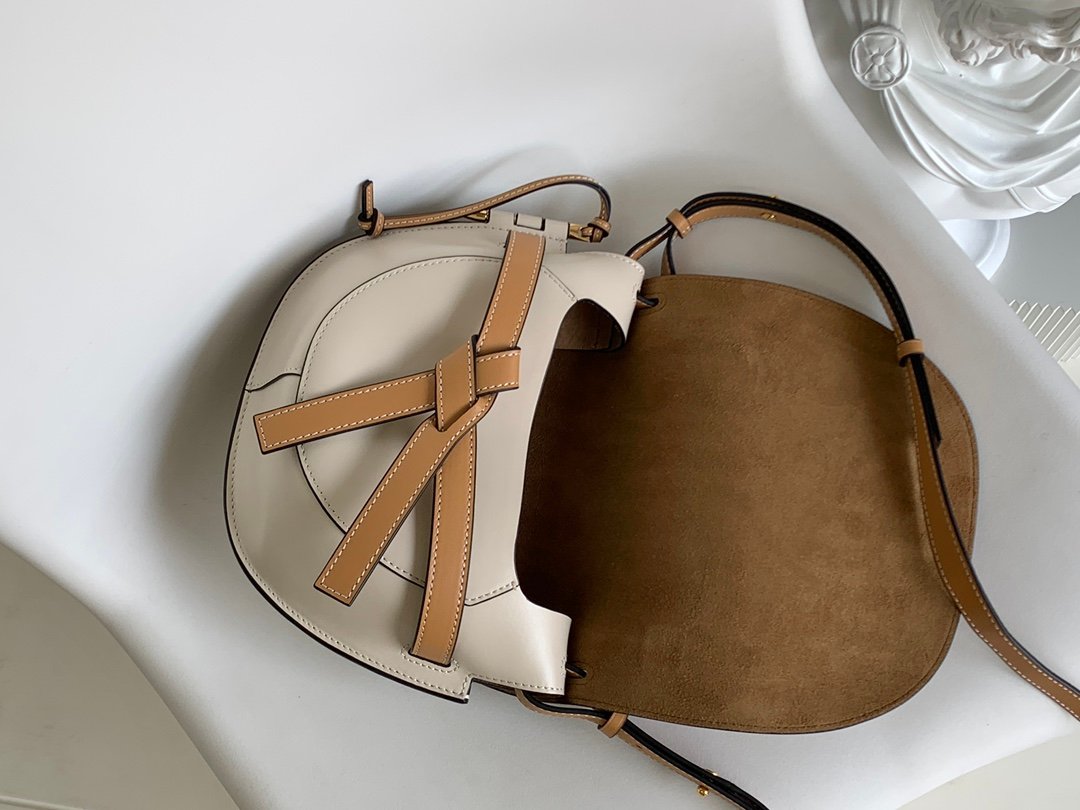 Handbag/Shoulder Bag Size 20*19*11.5 cm