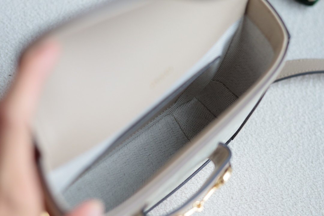 Handbag/Shoulder Bag Size  20.5x14x5cm
