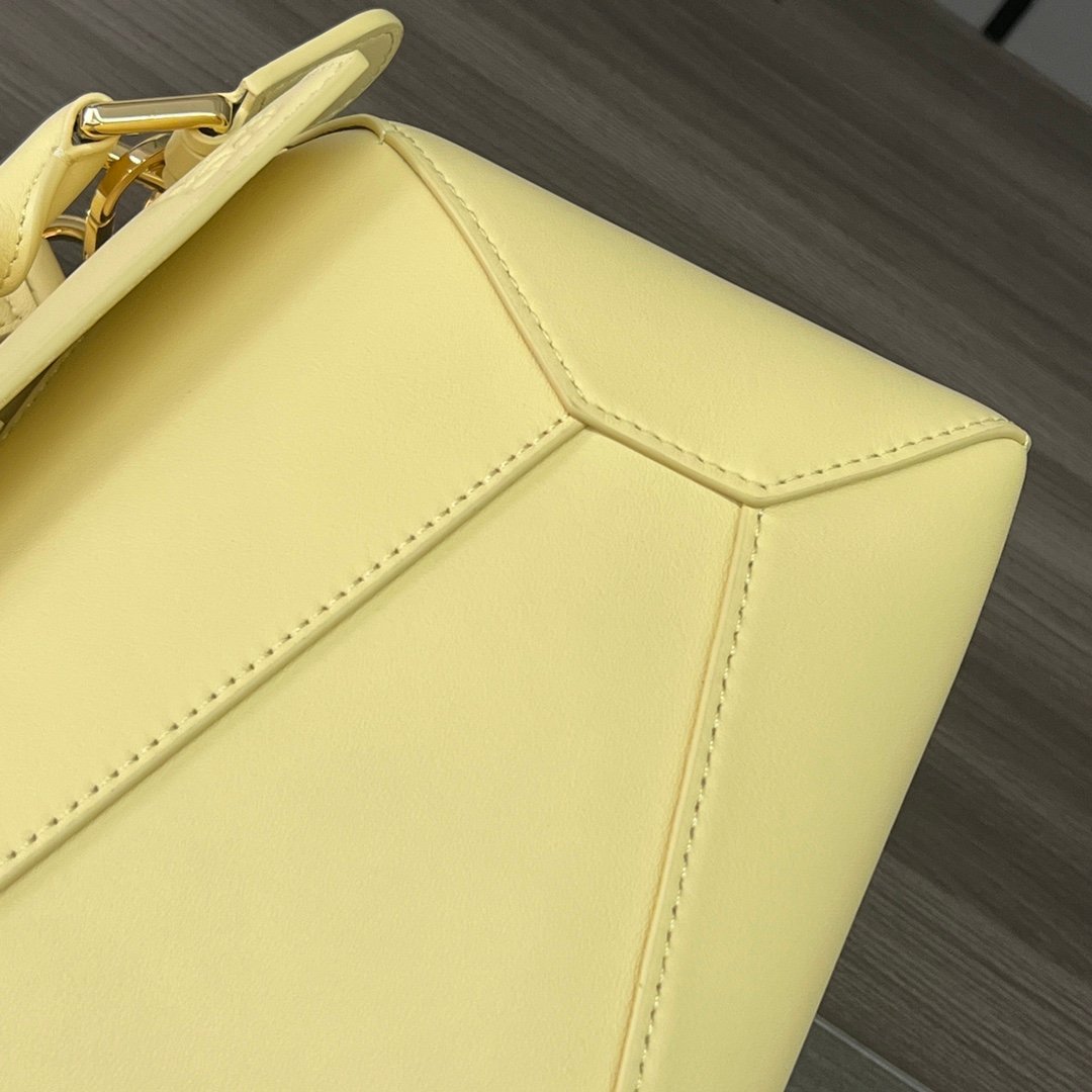 Handbag/Shoulder Bag Size 24*10.5*16CM