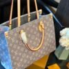 Medium Handbag Handbag Specification: 35*27*14