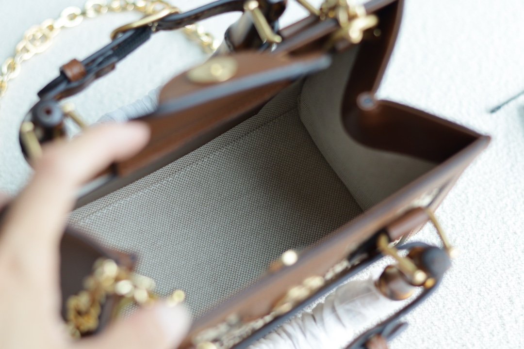 Handbag/Shoulder Bag Size 20 x 16 x 10 cm