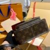Messenger bag specification: 24*17*12