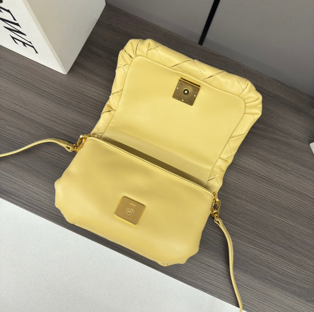 Handbag/Shoulder Bag Size Size:20*6*13CM