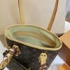 Pre-owned handbag specifications: 23*15*25