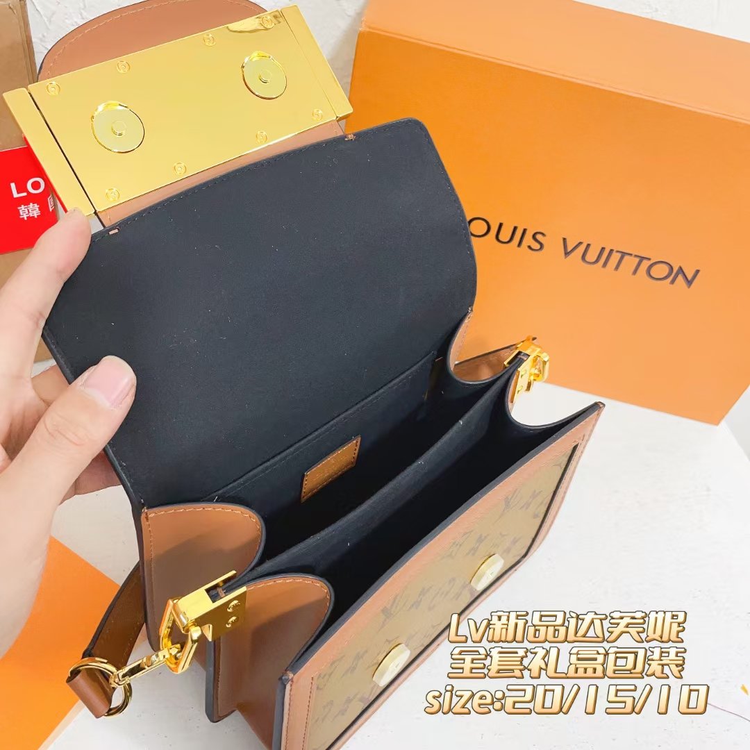 Handbag shoulder bag Specification: 20*15*10 CM