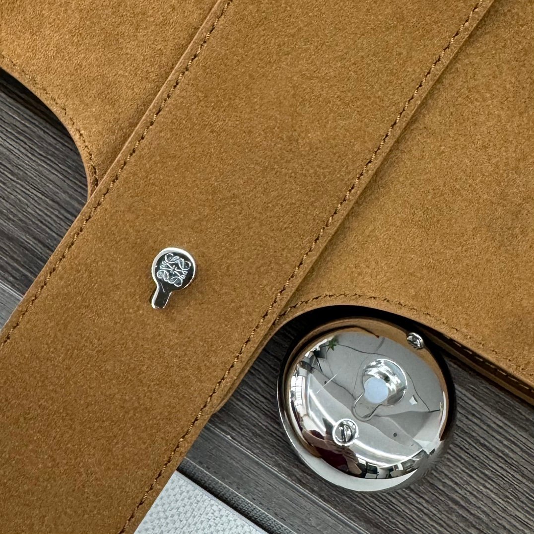 Handbag/shoulder bag size: 28*27*33CM