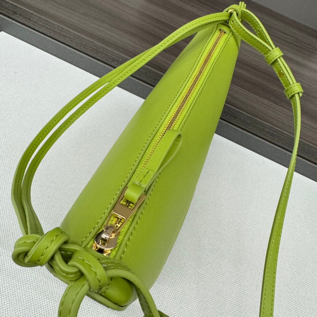 Handbag/Shoulder Bag Size 28*17*9.5CM