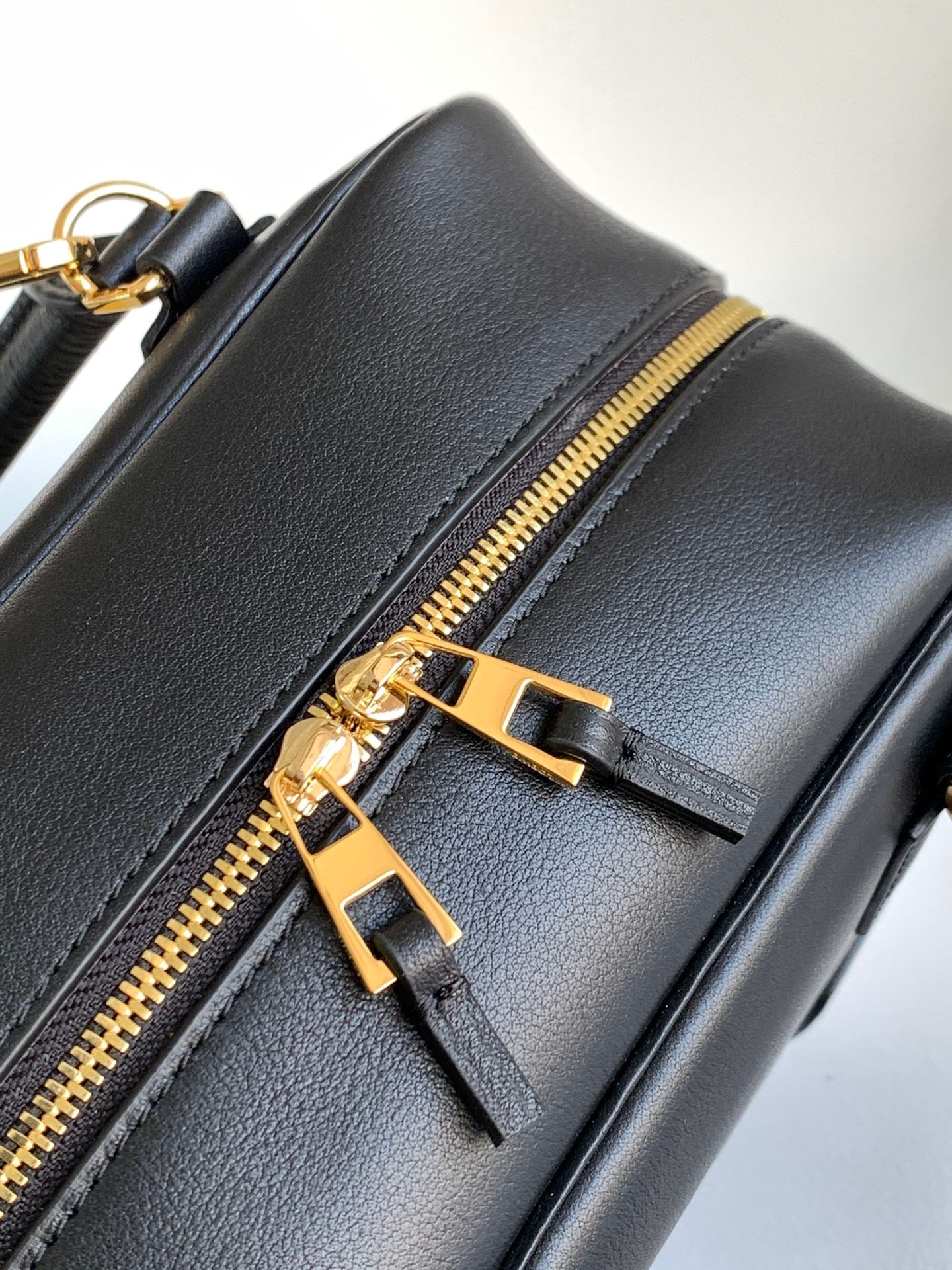 Handbag/Shoulder Bag Size 19*18*11cm