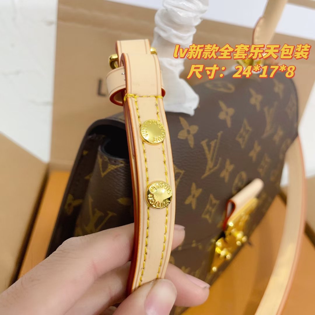 - Scalloped messenger bag shoulder bag Specification: 24*17*8cm