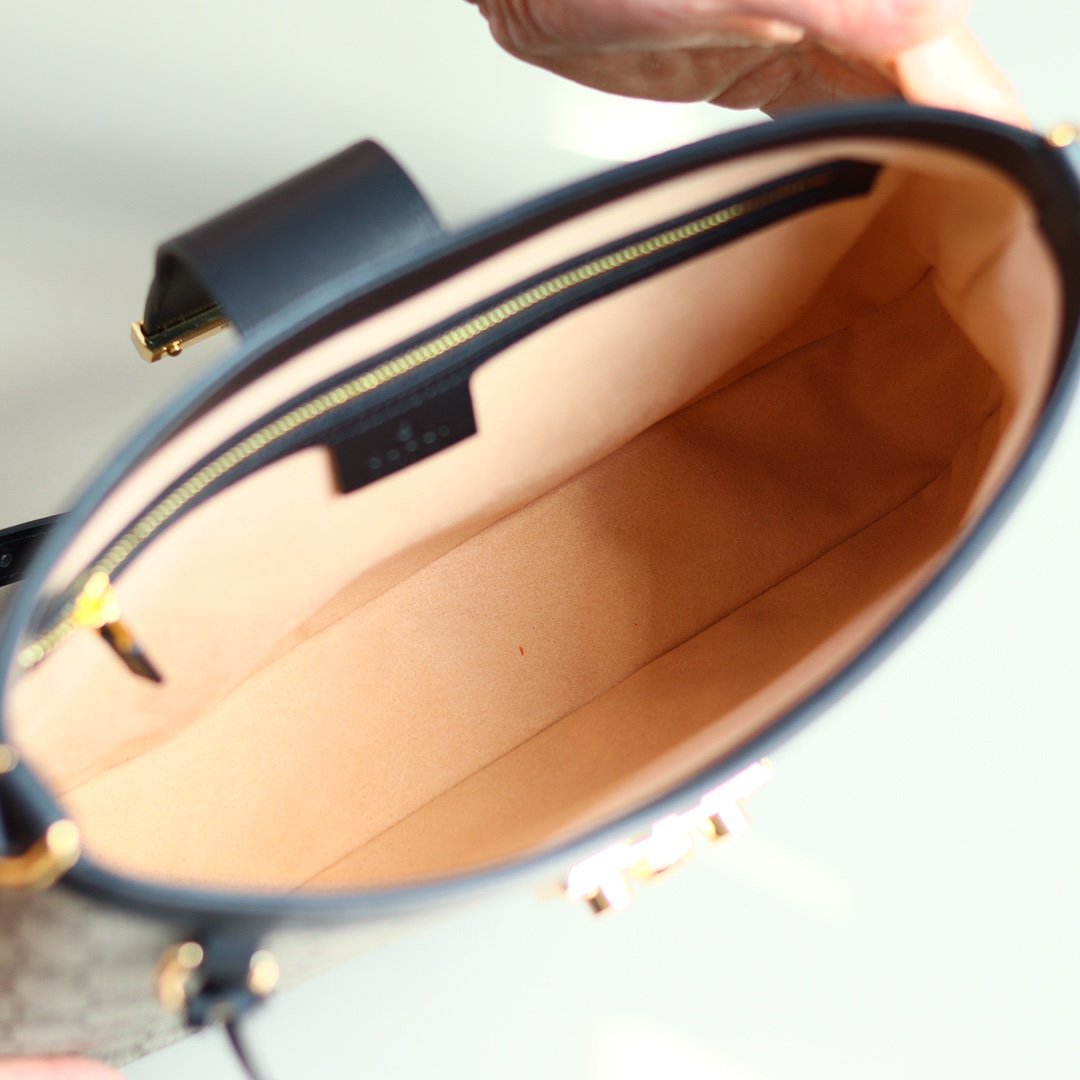 Handbag/Shoulder Bag Size  32.5x 24x 5.5cm