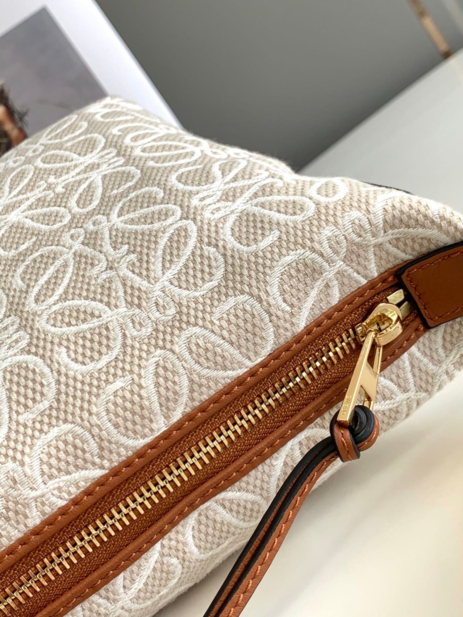 Handbag/Shoulder Bag Size21*17*12.5cm