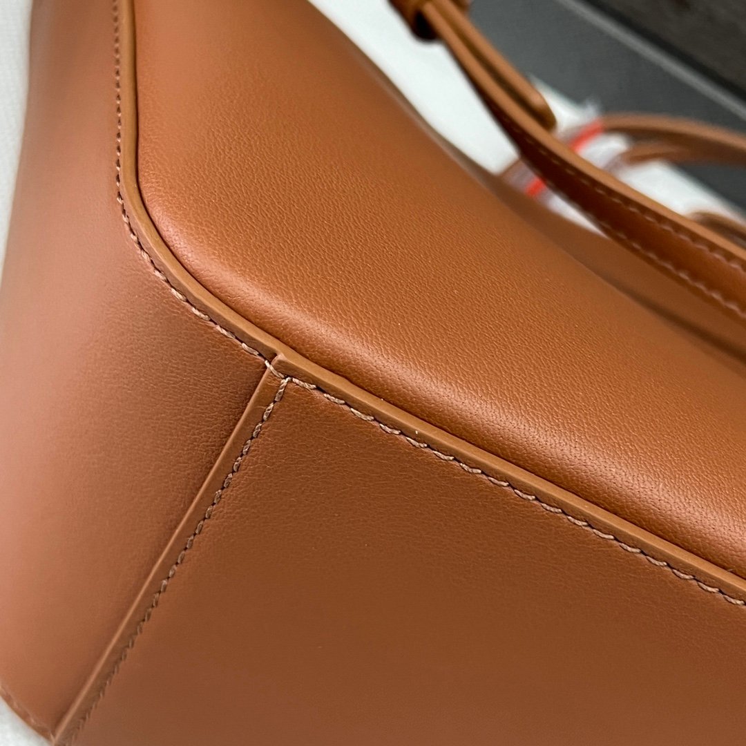 Handbag/Shoulder Bag Size 28*17*9.5CM
