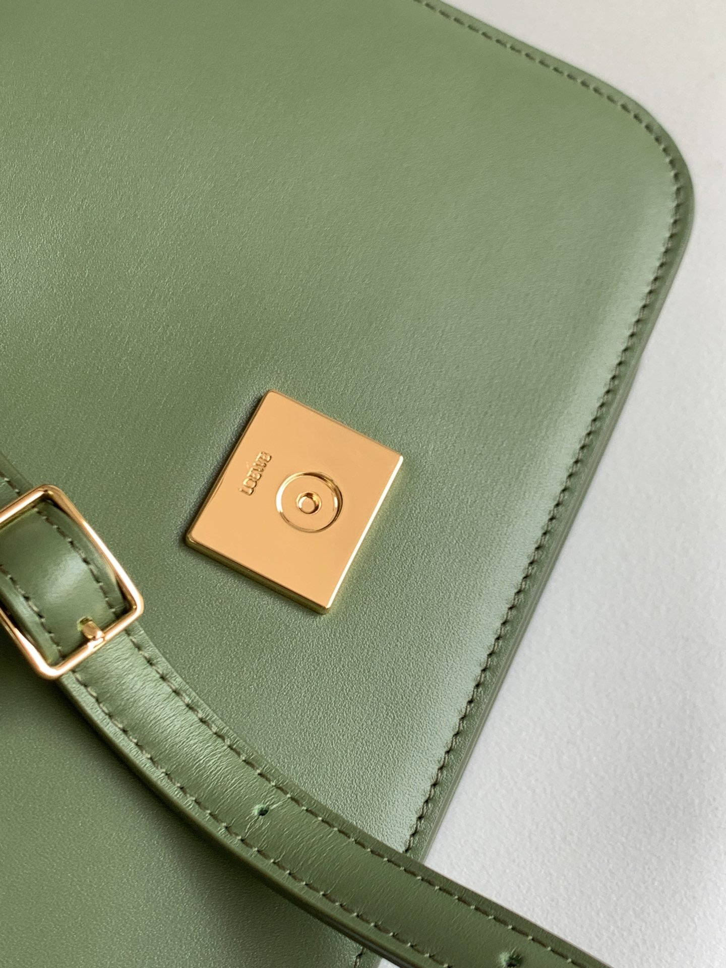 Handbag/Shoulder Bag Size22.5*16.5*6.5CM