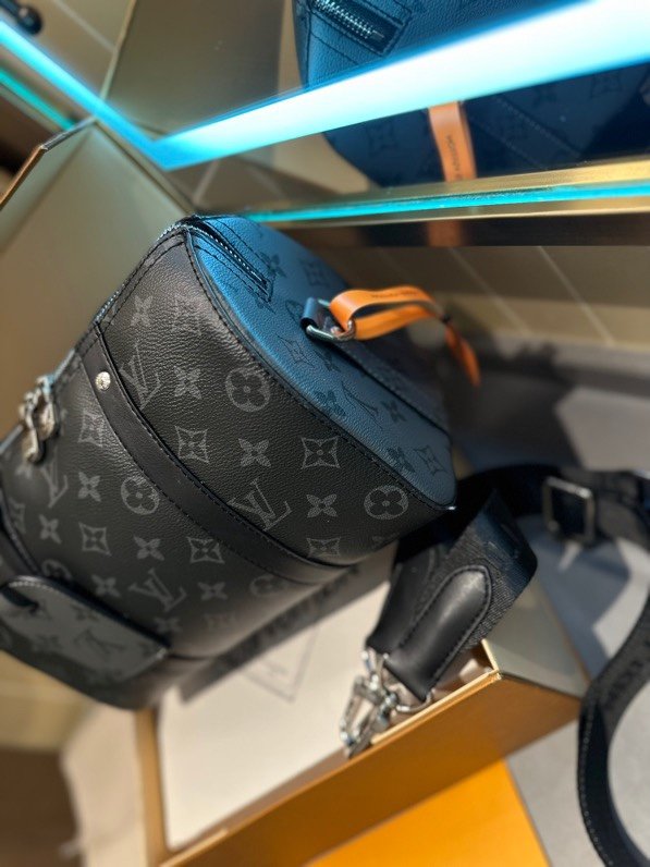 Pillow bag Crossbody bag Size: 17*27*13cm