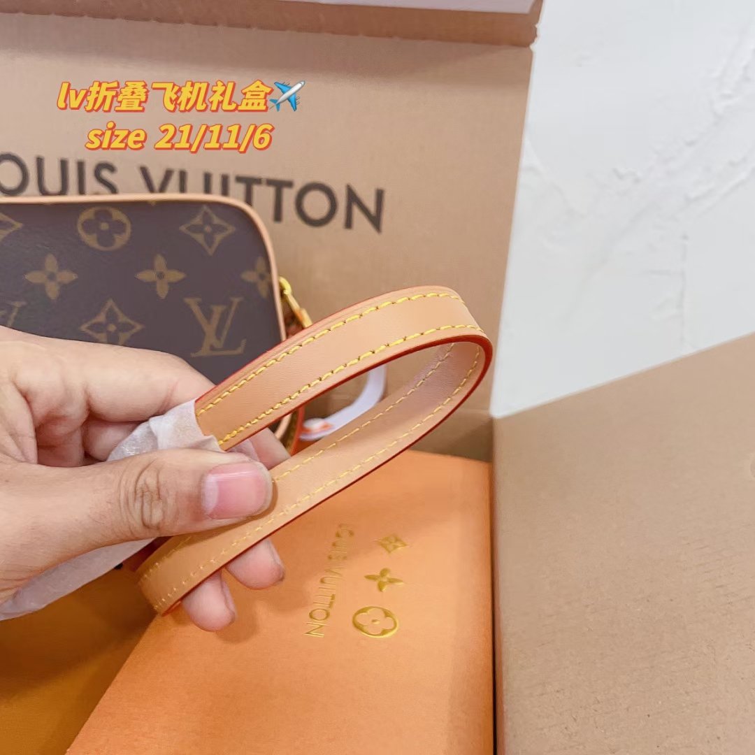 Presbyopia Small Smile Shoulder Bag Specifications: 21*11*6cm
