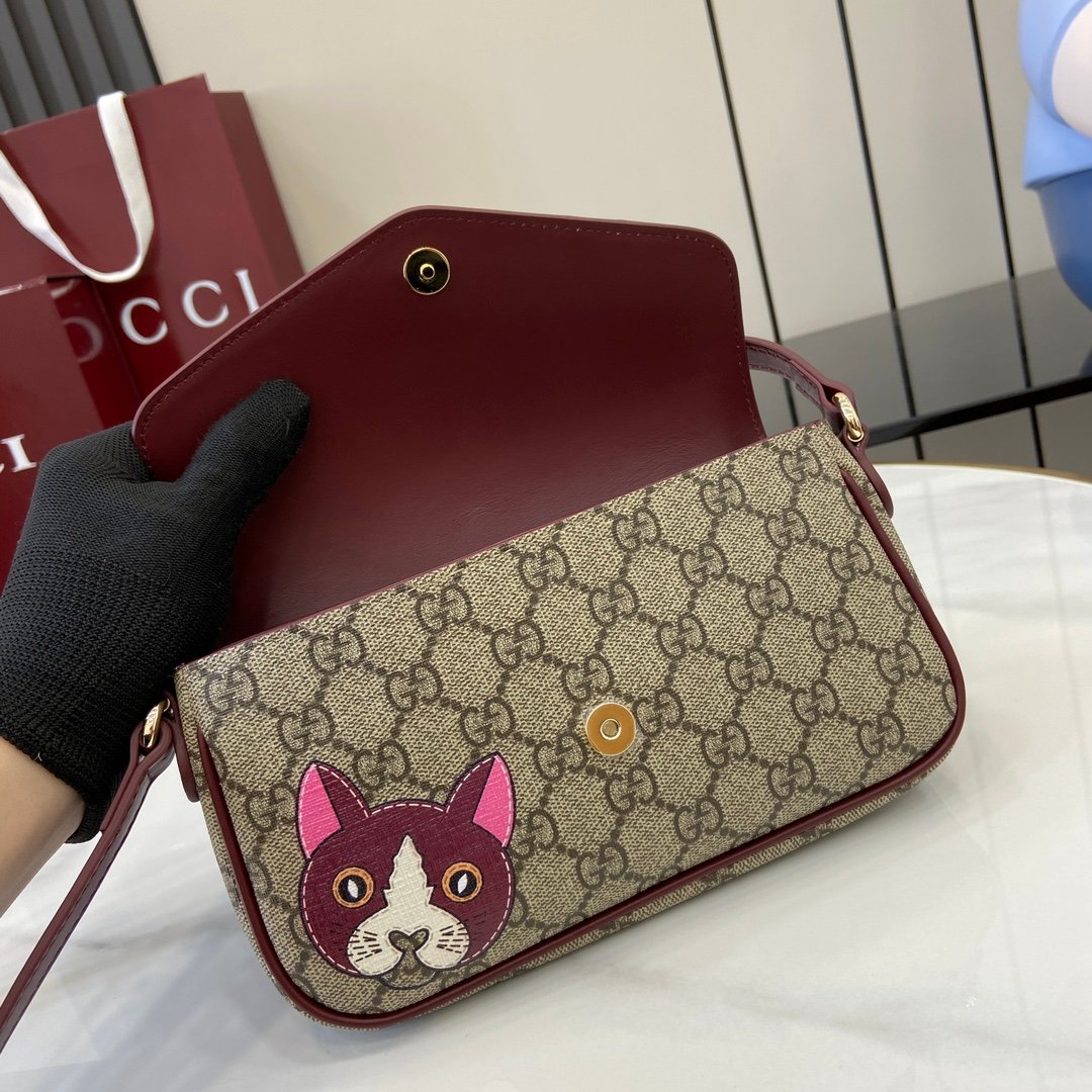 Handbag/Shoulder Bag Size  22x 13x 4cm