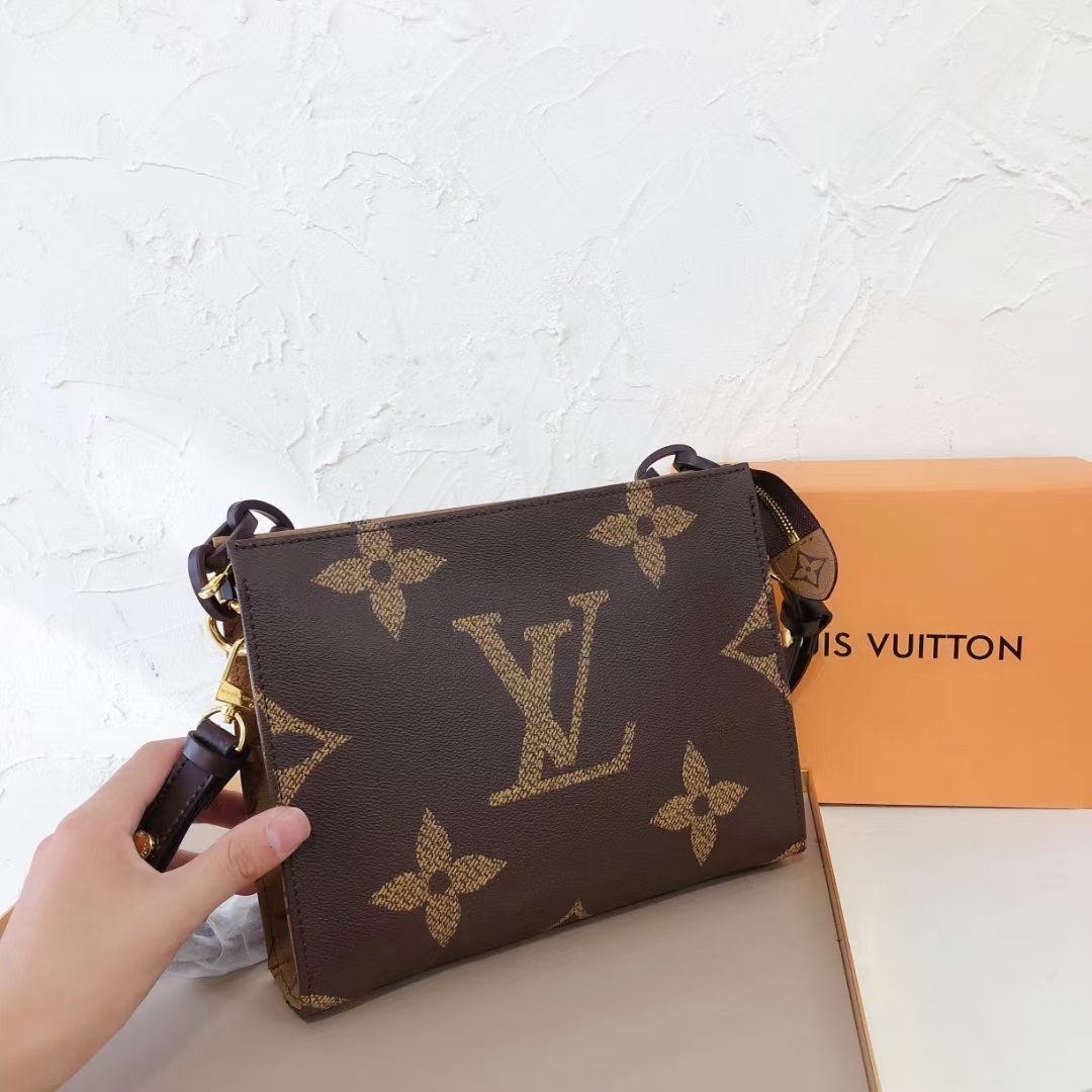Hand holding shoulder crossbody bag Specification: 26*20*6cm