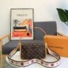 One-shoulder crossbody bag Size: 24-16-9cm