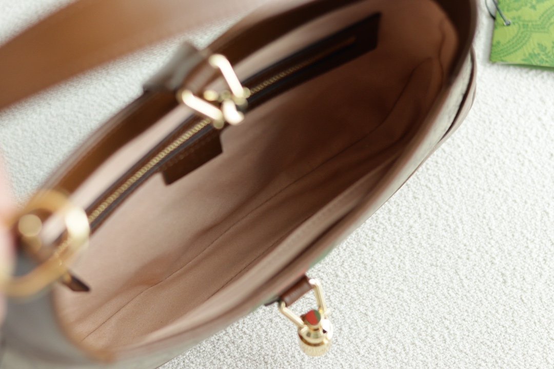 Handbag/Shoulder Bag Size  28x19x4.5cm