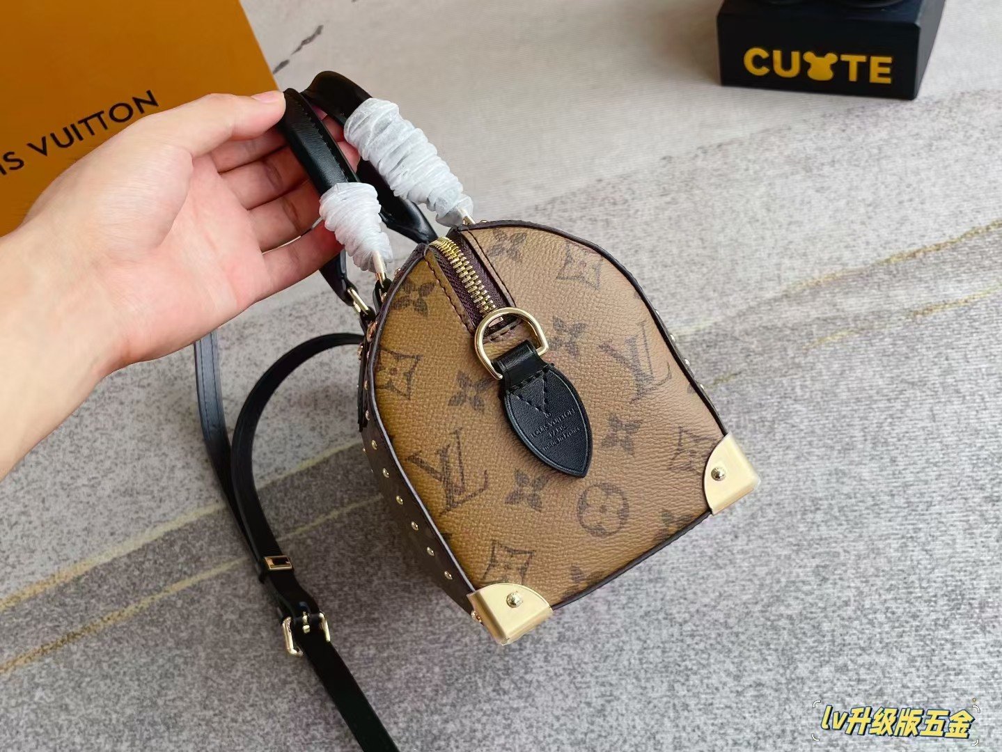 Tote bag shoulder bag Specification: 20*14*12cm