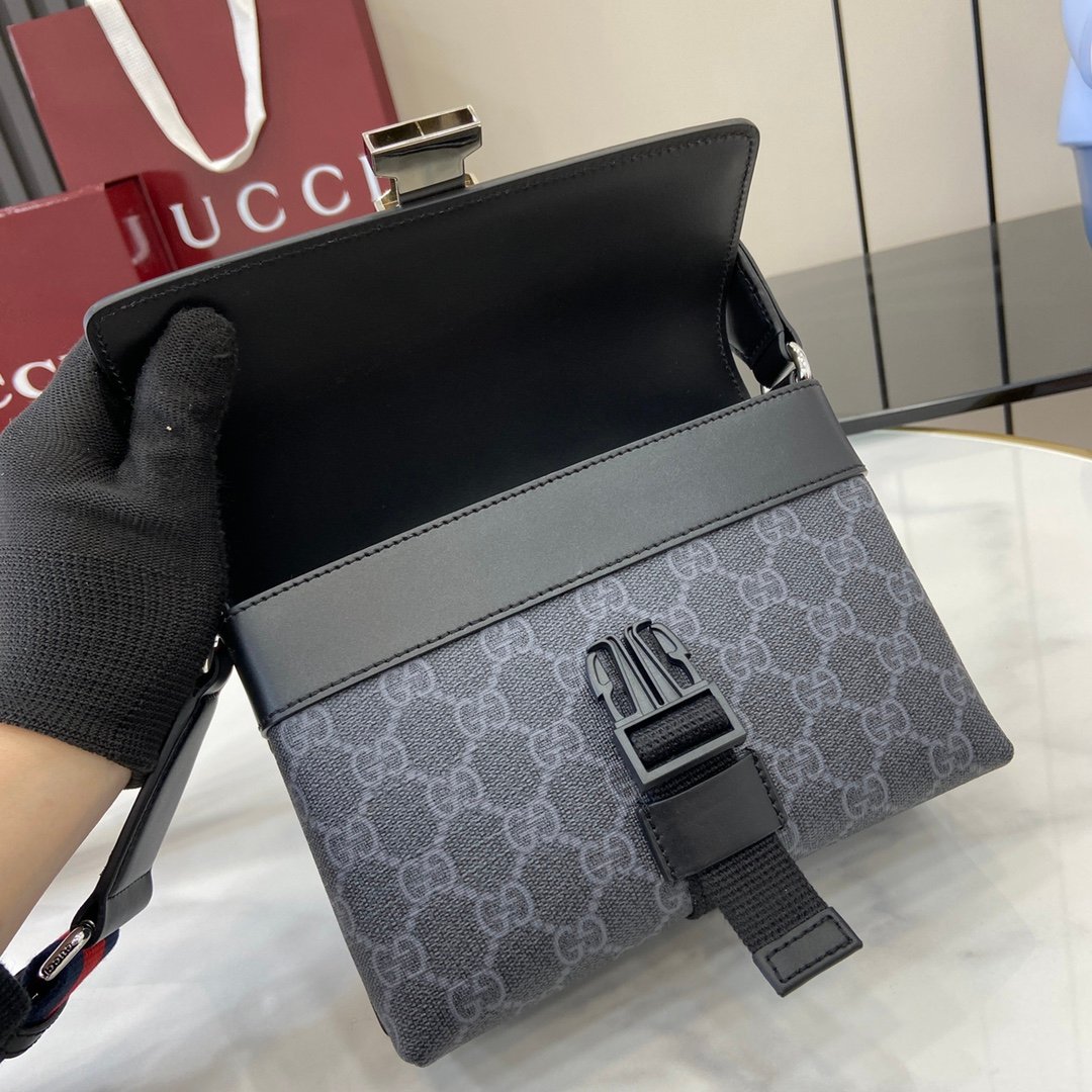Handbag/Shoulder Bag Size 18.5x 13.5x 7