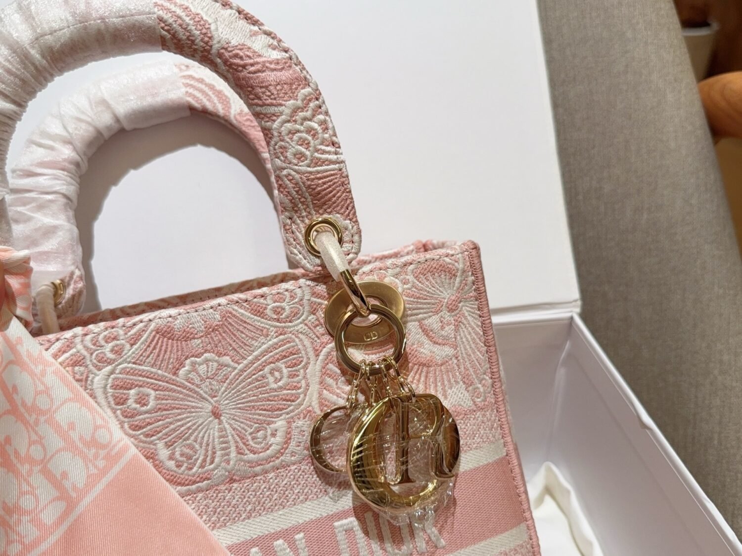 Handbag/Shoulder Bag Size 23x19x11cm