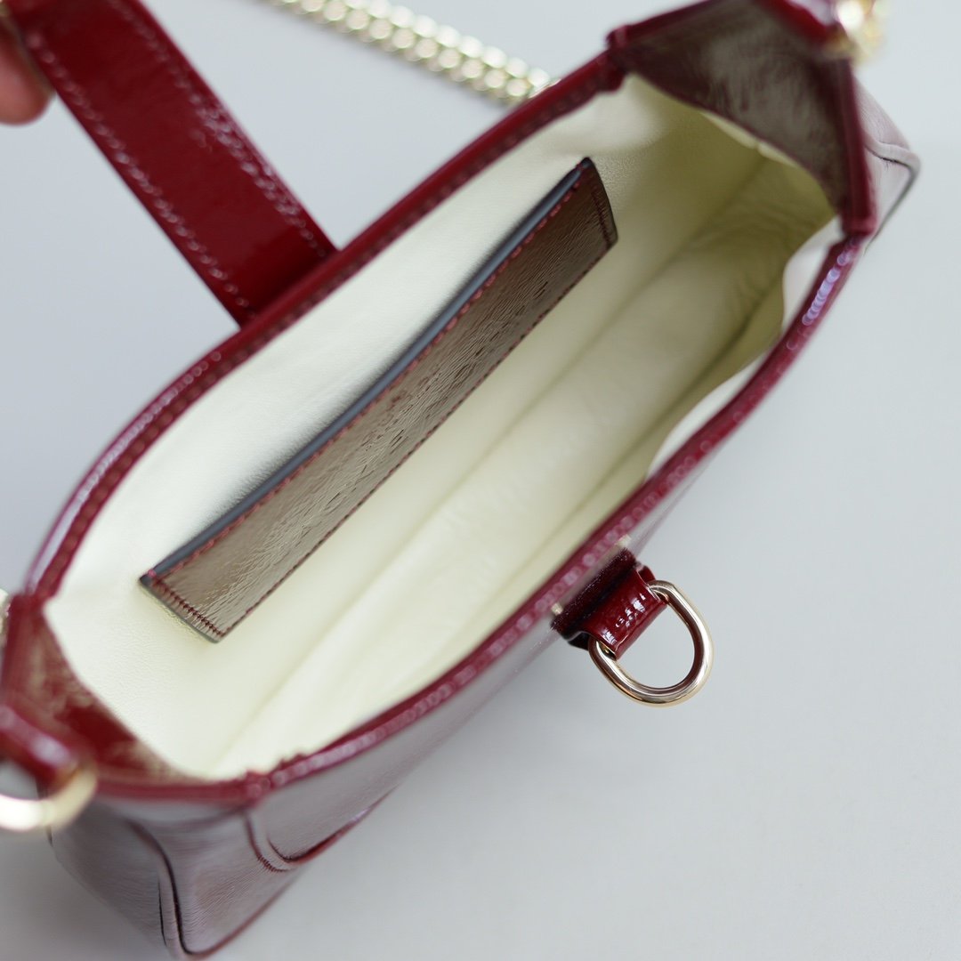 Handbag/Shoulder Bag Size  19.5x 18x 3.5cm