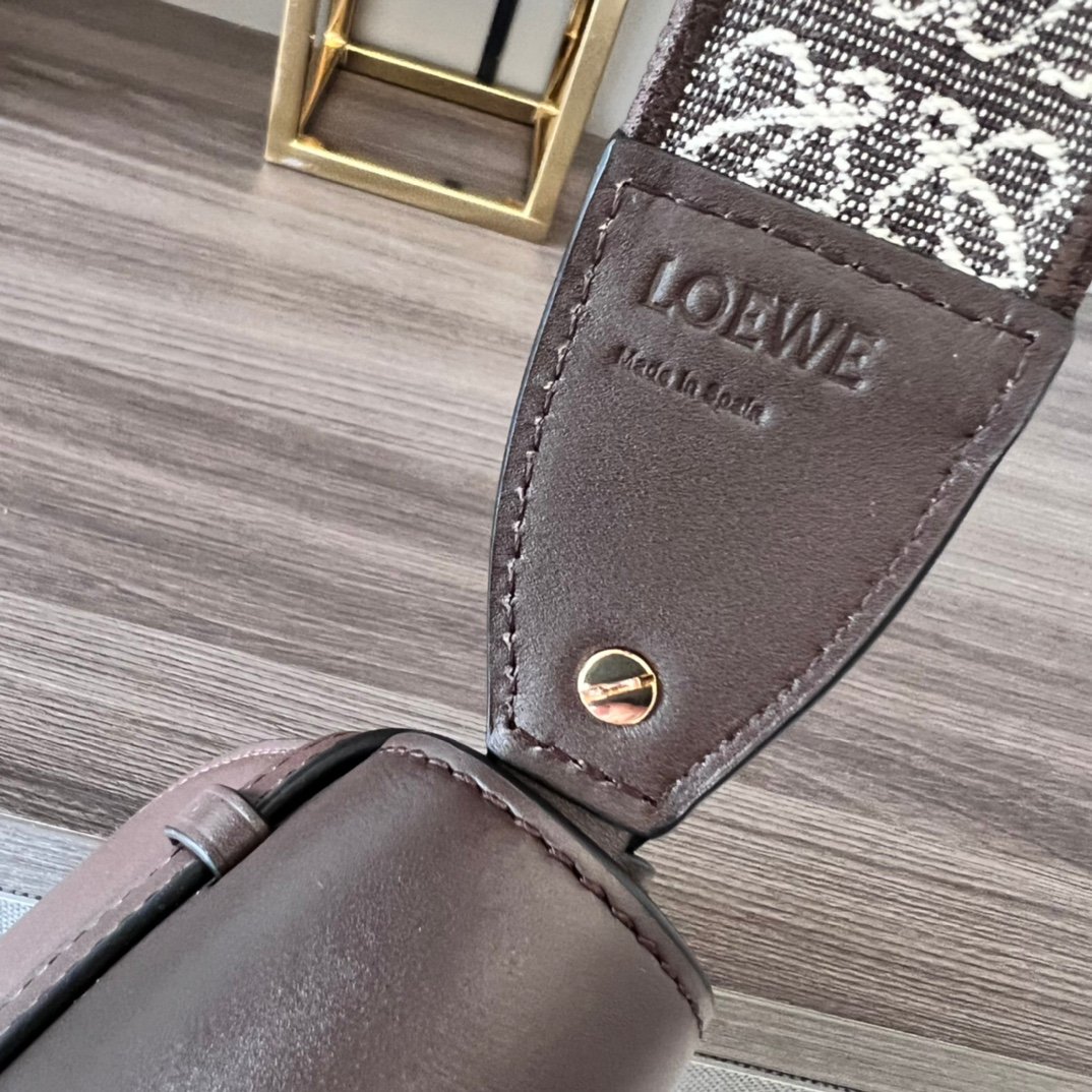 Handbag/Shoulder Bag Size 21x12.5x9.5cm