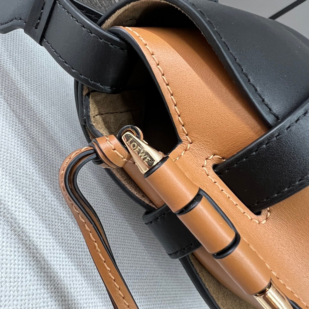 Handbag/Shoulder Bag Size 20*19*11.5 cm