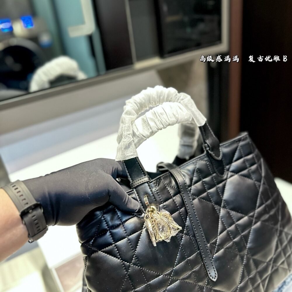 Handbag/Shoulder Bag Size 25*12*16cm