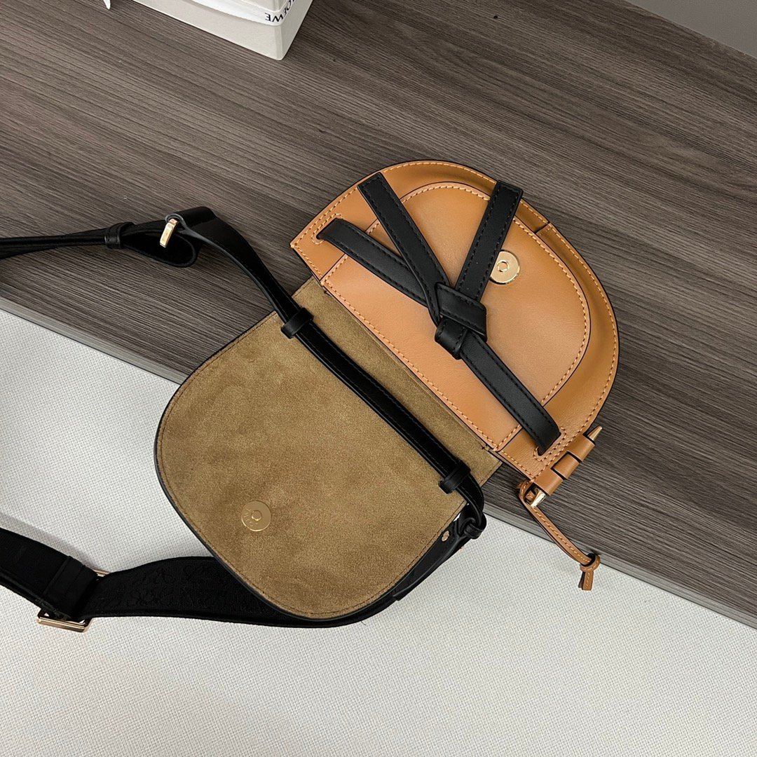 Handbag/Shoulder Bag Size 21x12.5x9.5cm