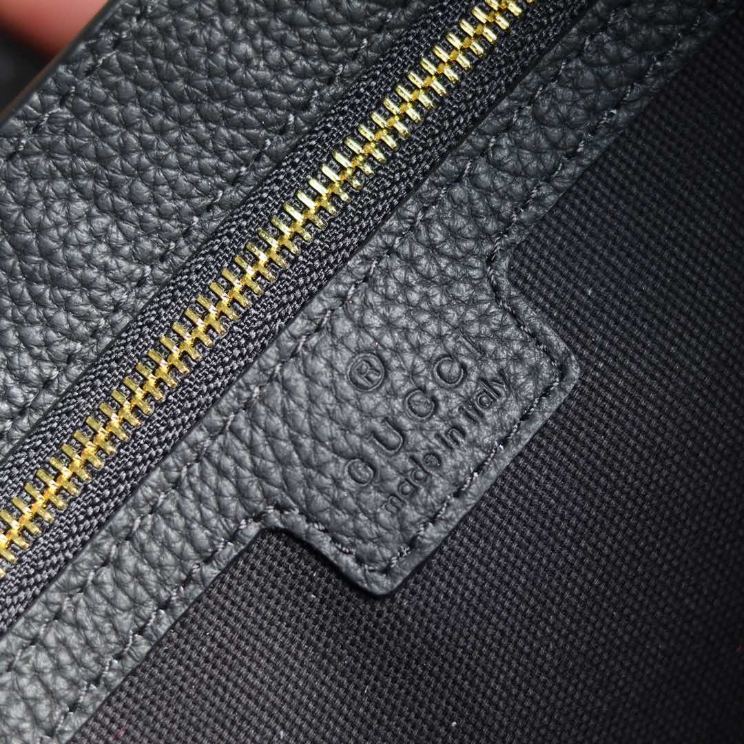 Handbag/Shoulder Bag Size  27.5x 19x 4 CM