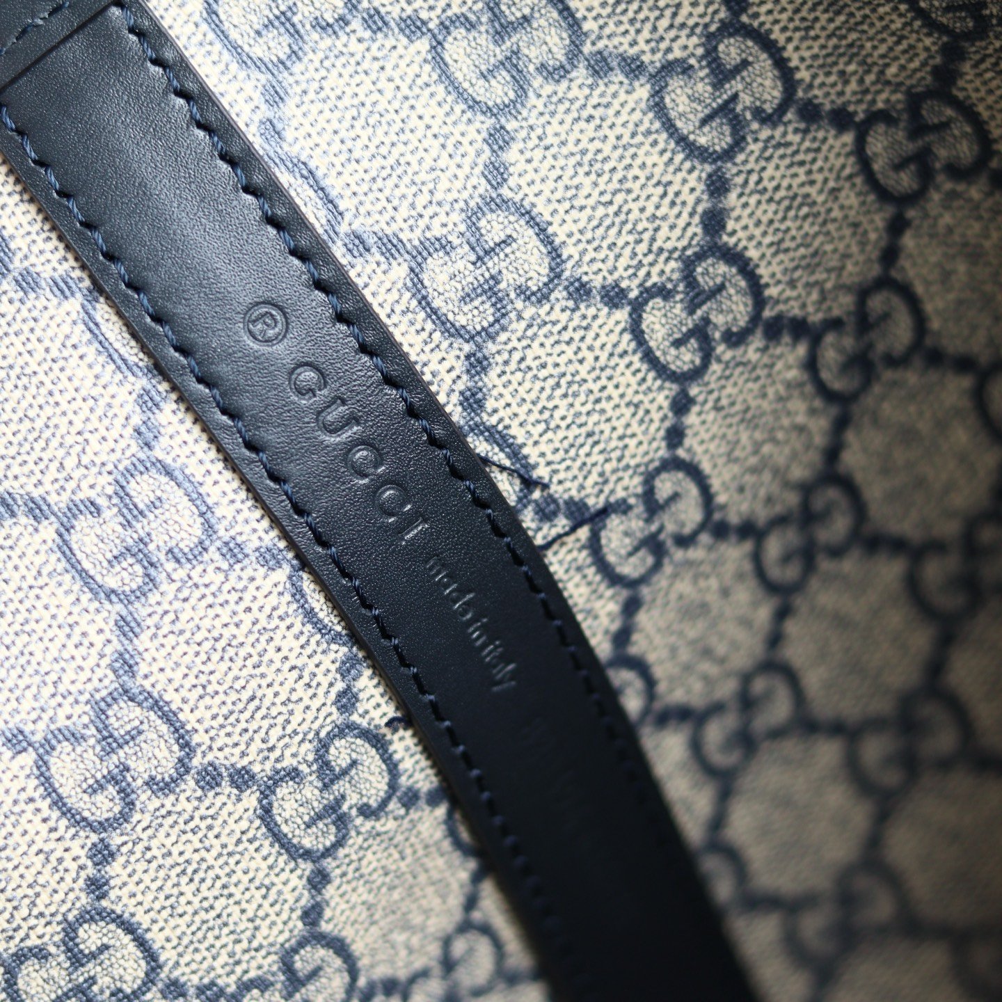 Handbag/Shoulder Bag Size  22x 19x 18cm