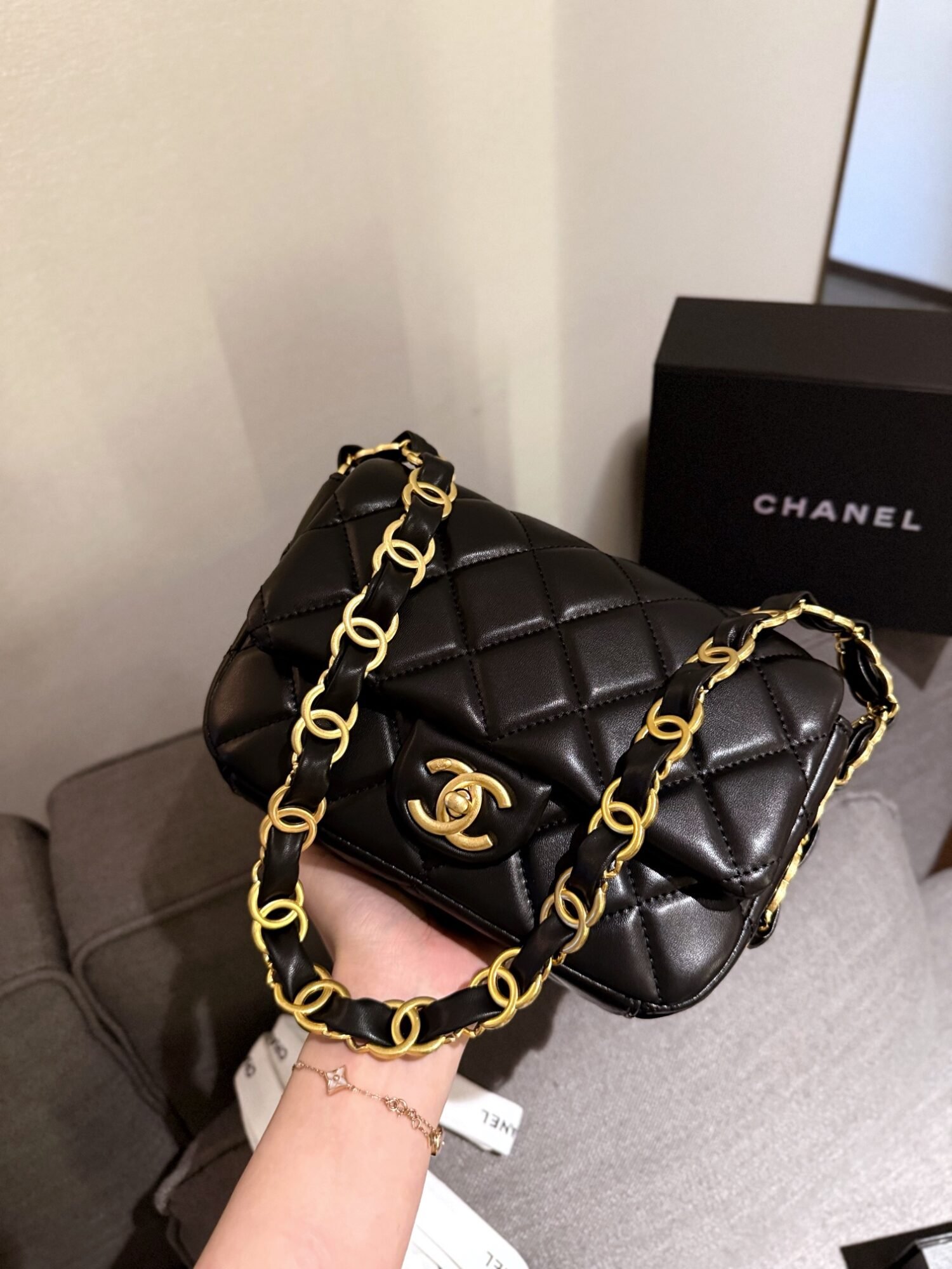 Handbag/Shoulder Bag Size 20*20*7cm