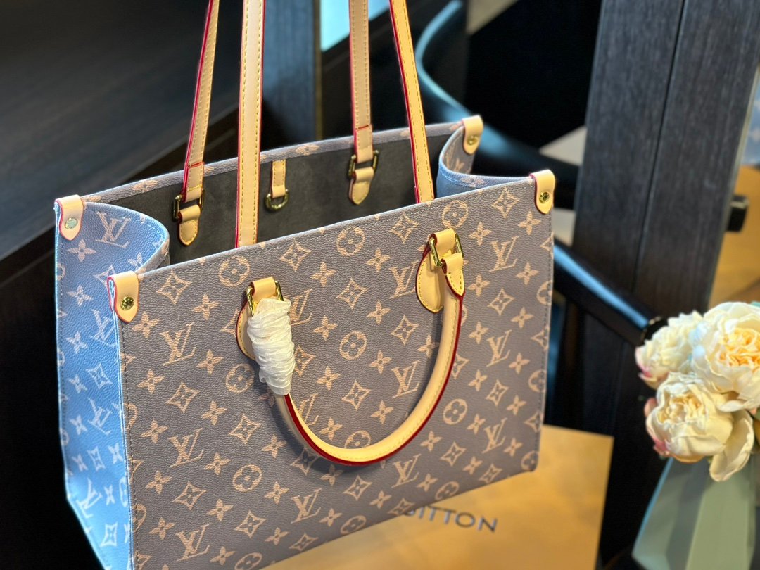 Medium Handbag Handbag Specification: 35*27*14