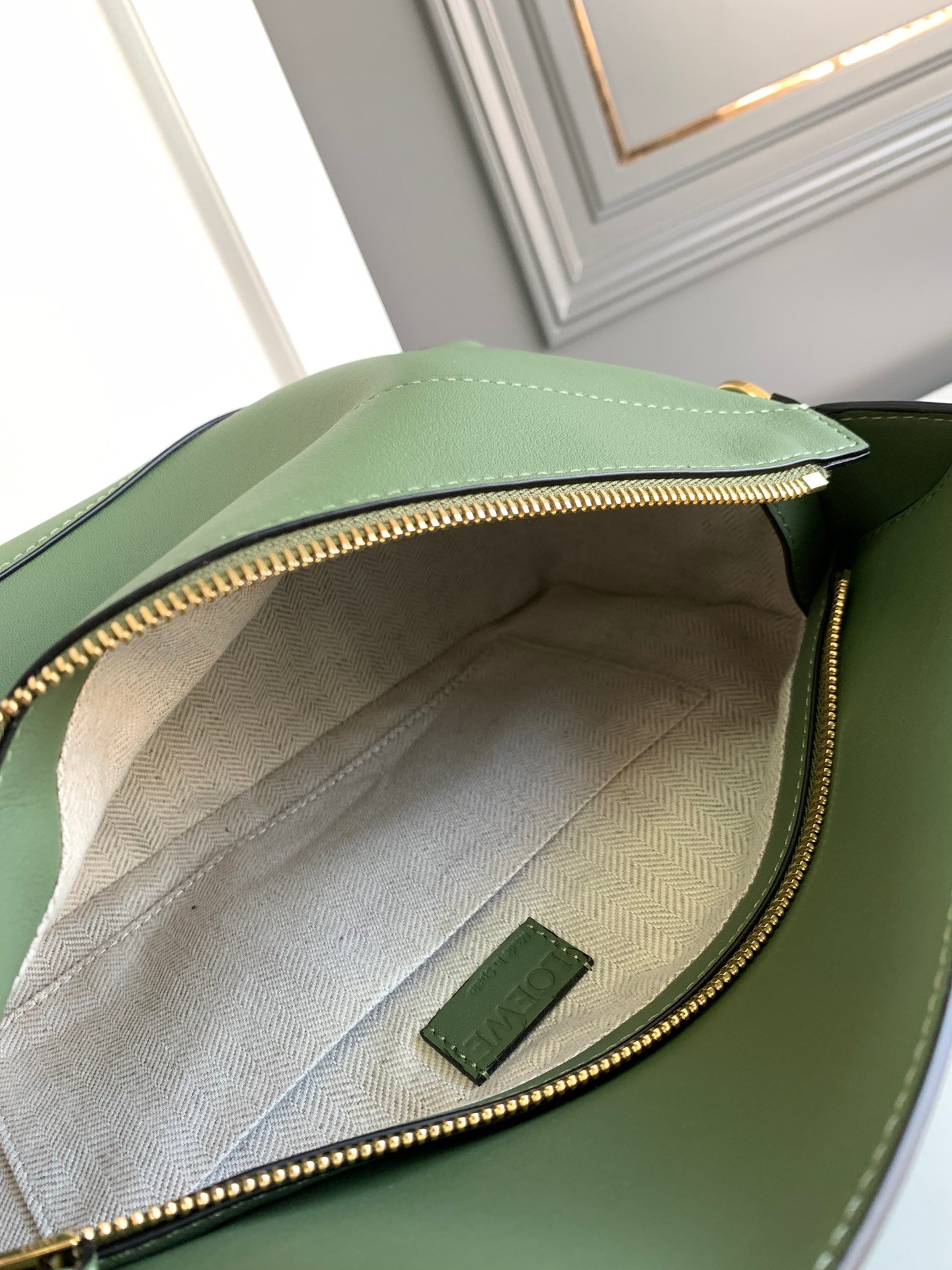Handbag/Shoulder Bag Size 28.7*10.7*5.5cm