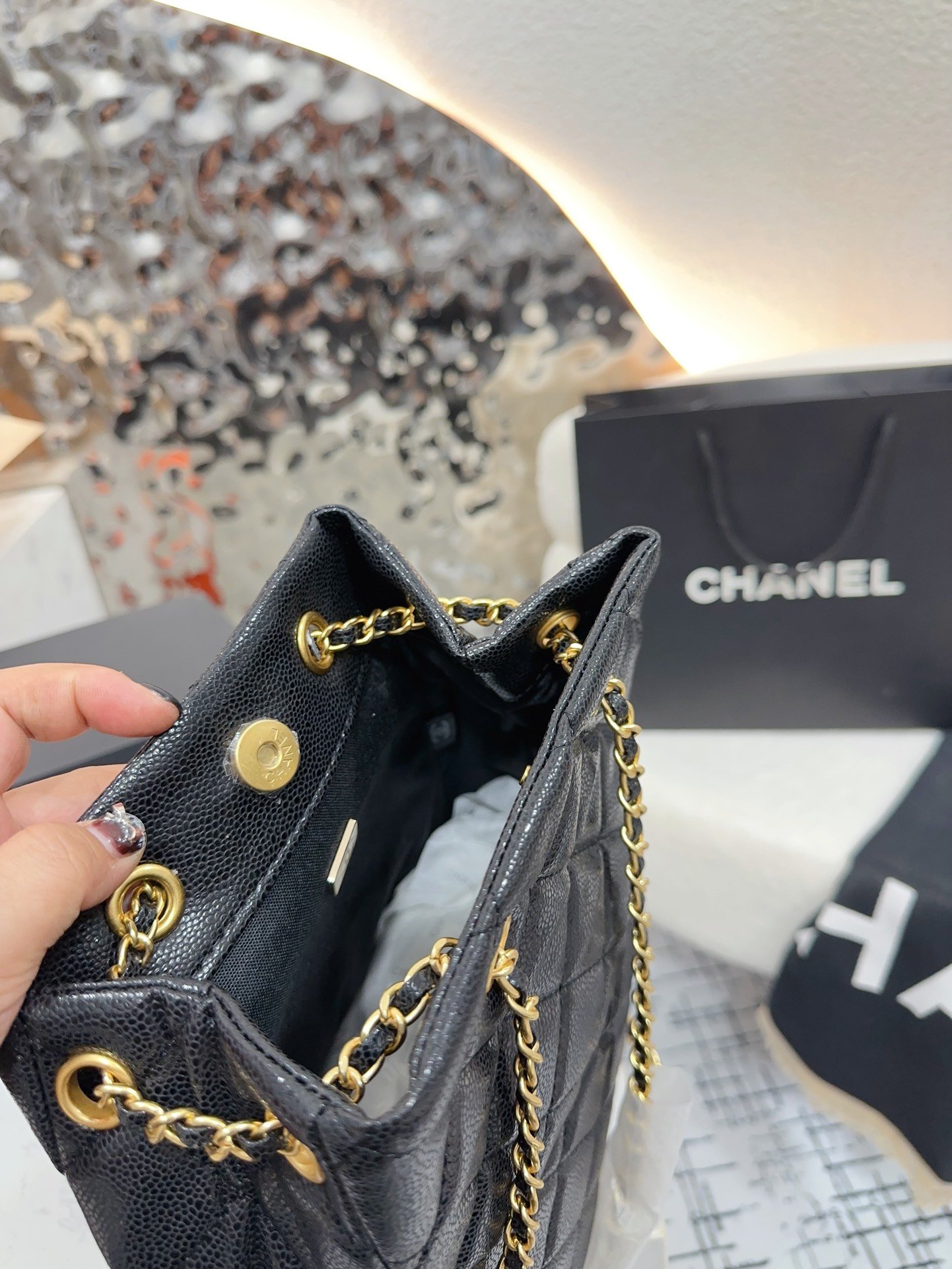 Handbag/Shoulder Bag Size  18*6*22cm