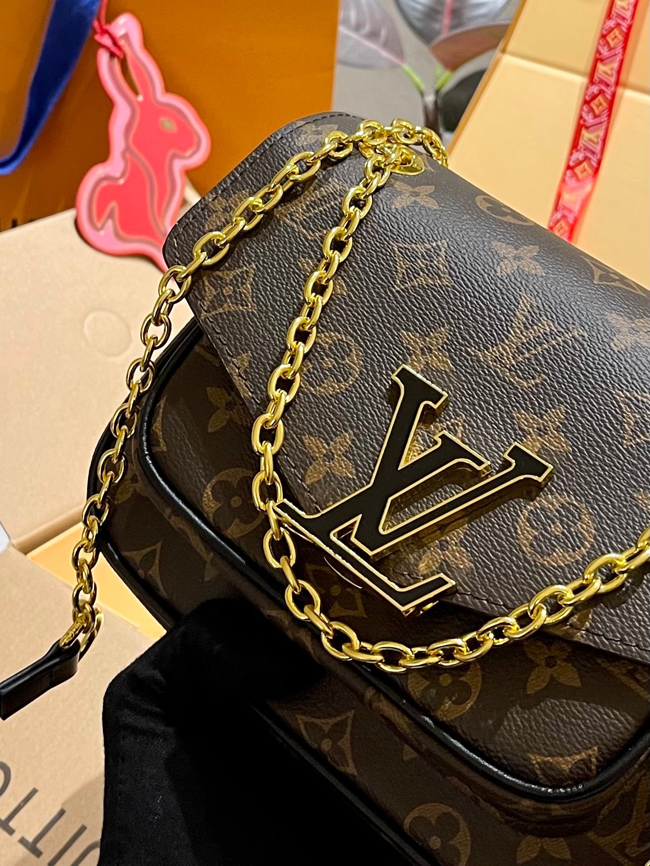 Messenger bag specification: 24*17*12