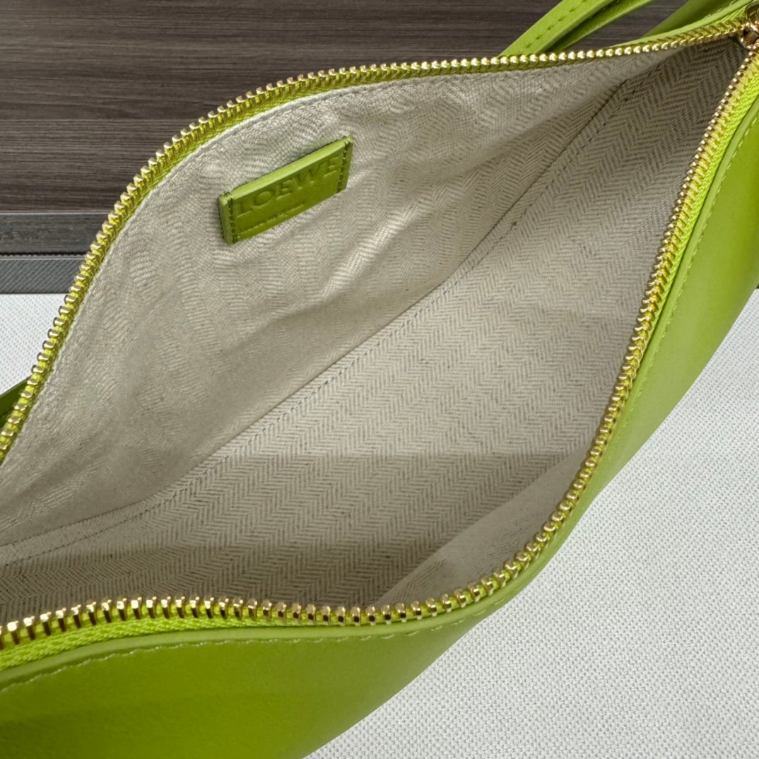 Handbag/Shoulder Bag Size 28*17*9.5CM