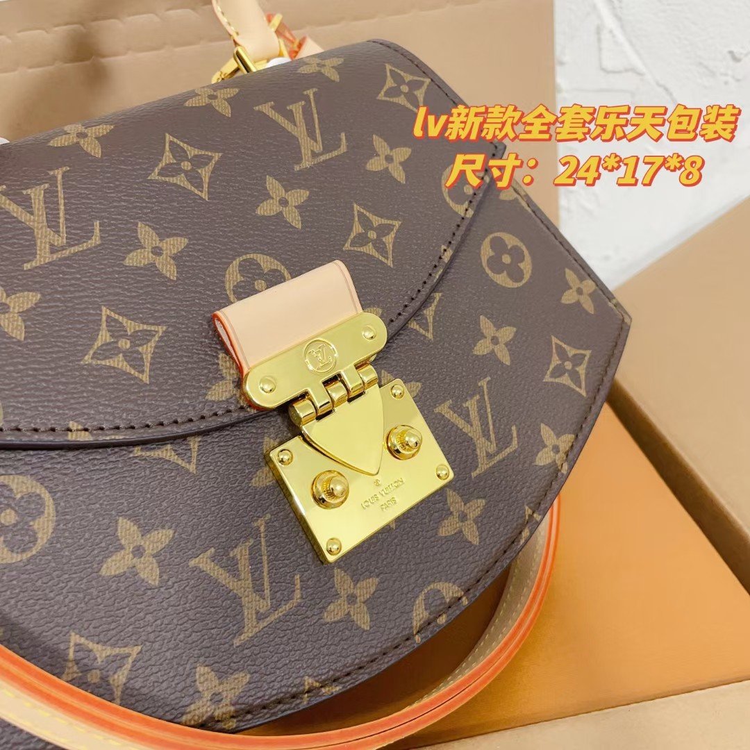 - Scalloped messenger bag shoulder bag Specification: 24*17*8cm